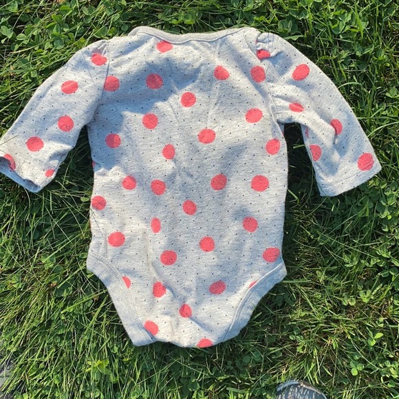 BabyGap Polka Dot Long Sleeve One Piece Bodysuit (Size 0-3 Months) - Picture 4 of 4